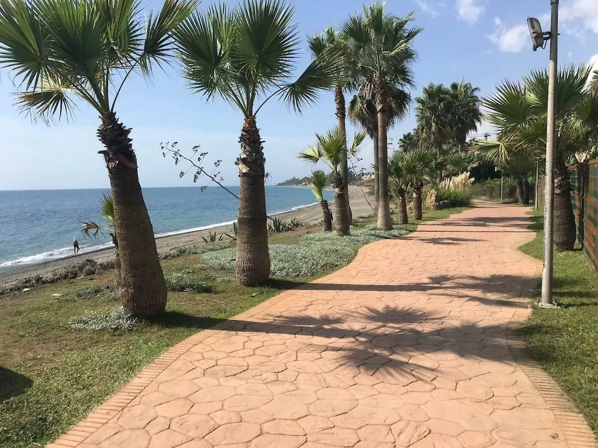 Playa Sin Aglomeraciones, Tarifas Especiales Cerca De Puerto Banus Estepona